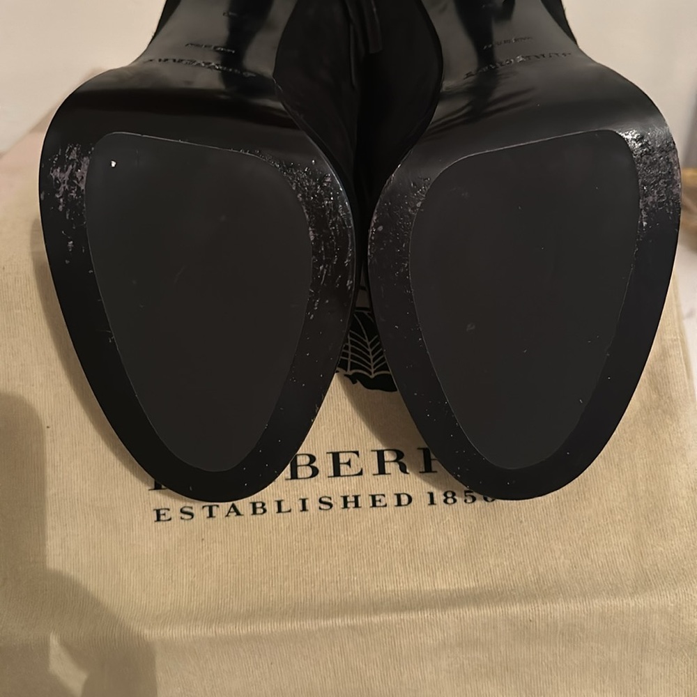 Shoes - Picture 5 of 6